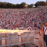 Nuestra lectora con su esposo en Epidauro